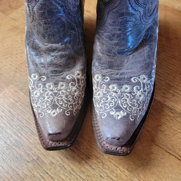 Corral Boots With Cream Embroidered Design - Picture 2 of 9